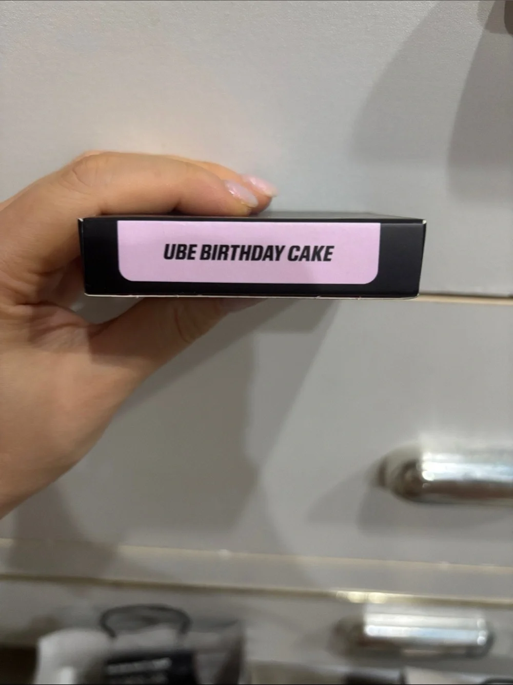 HUDA BEAUTY lightweight pressed